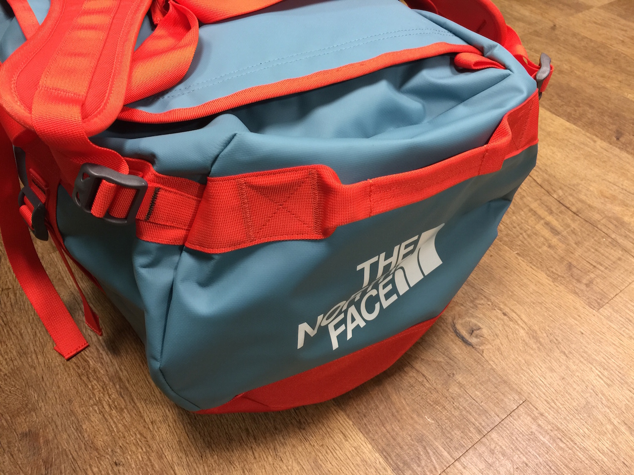 Duffel-bag-the-north-face-10