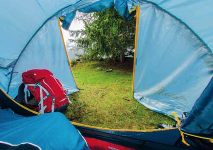 Il convient également d'entretenir de temps en temps les fermetures éclair de votre tente. Crédit photo : Ferrino.
